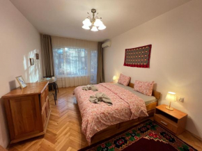 Glasgow 2BDR peaceful Apt 1 min from Metro w WiFi